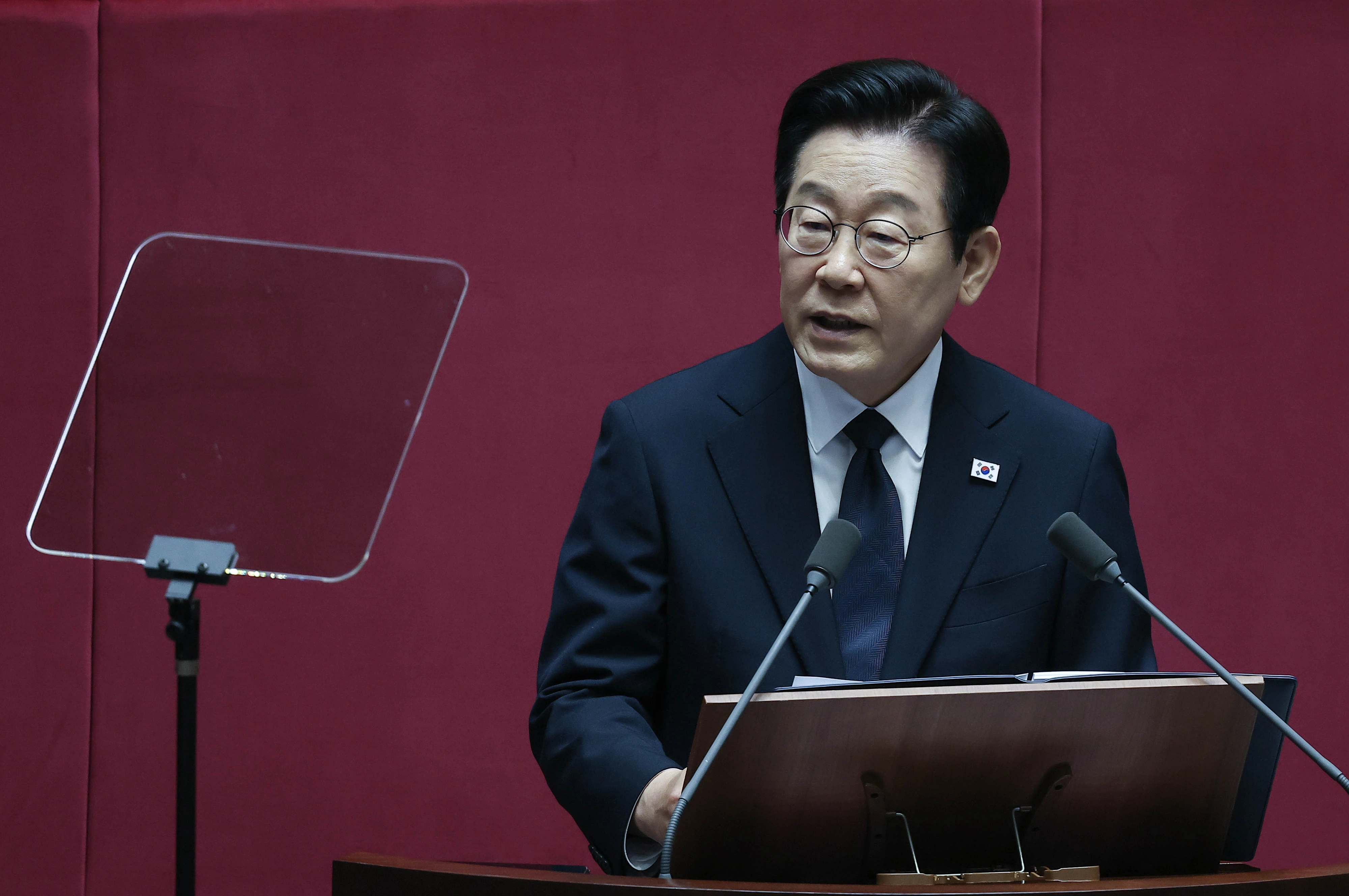이재명 대통령이 4일 오전 국회 본회의장에서 열린 제11차 본회의에서 내년도 예산안 관련 시정연설을 하고 있다. 2025.11.4 안주영 전문기자