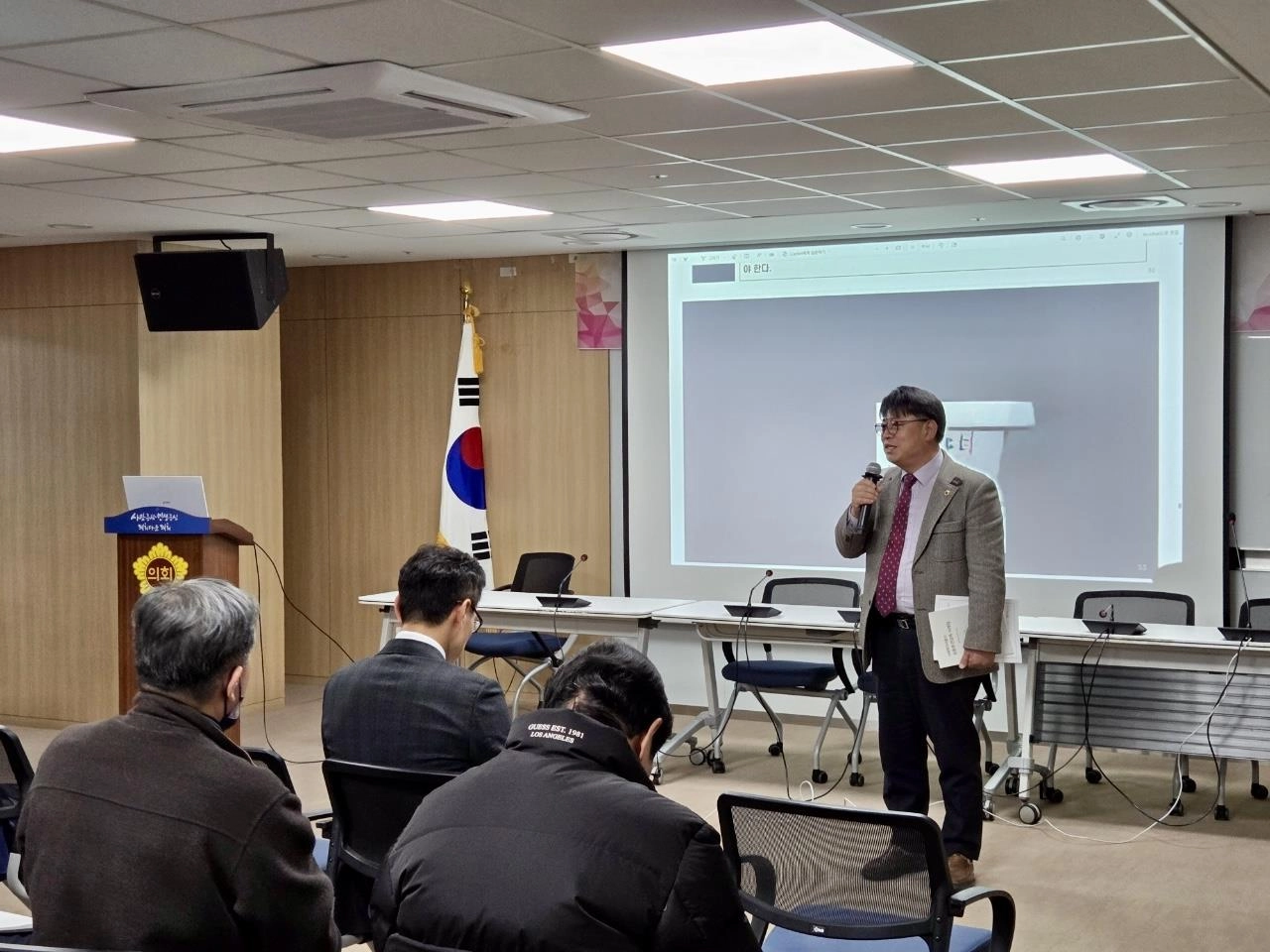 김재훈 의원이 ‘치매머니 관리를 위한 후견사회복지사의 역할’ 성과보고 세미나에서 축사를 하고 있다.(사진=경기도의회)