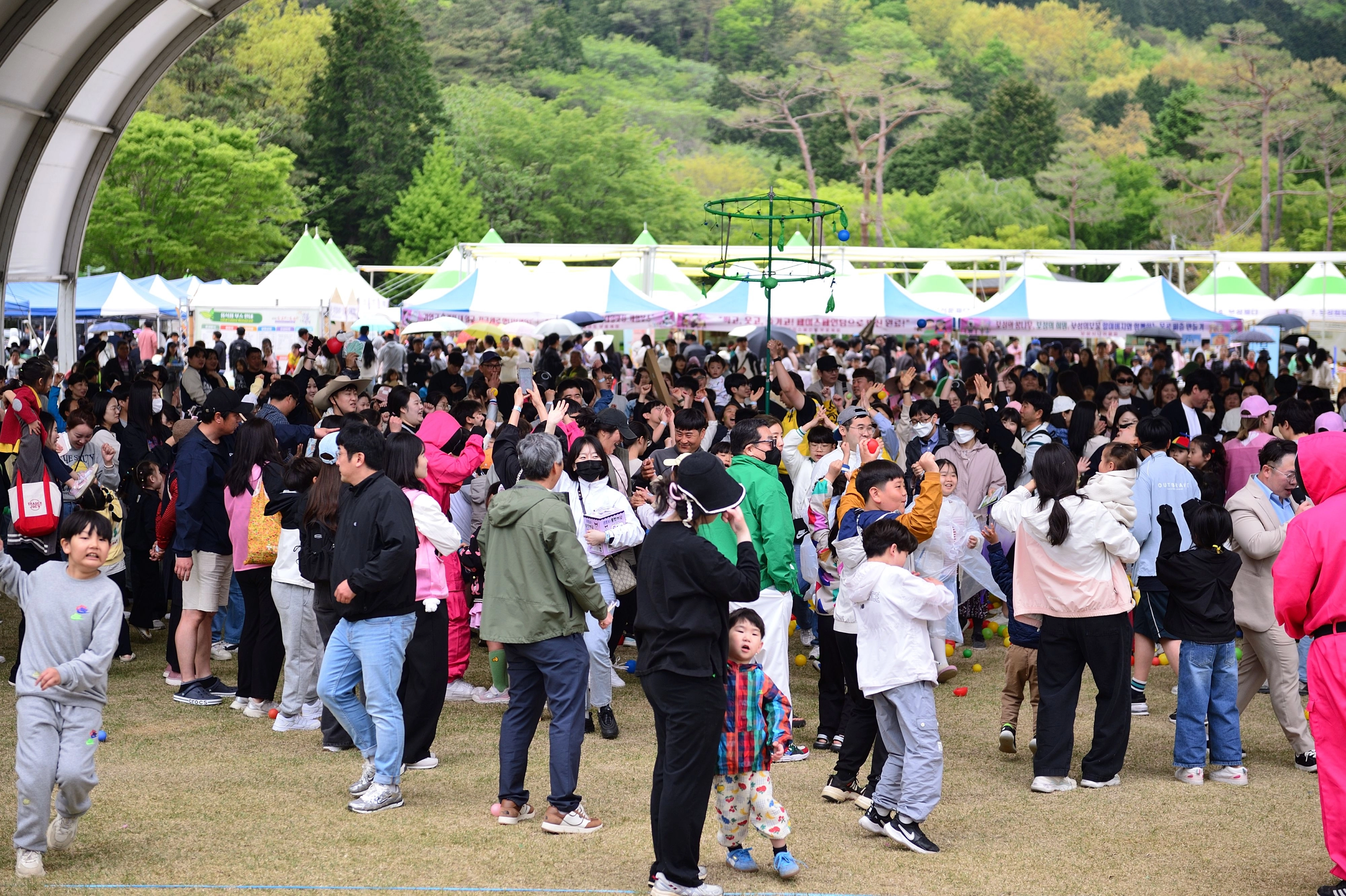 가족 단위 참여가 증가한 제48회 보성다향대축제 어린이날 행사 현장.