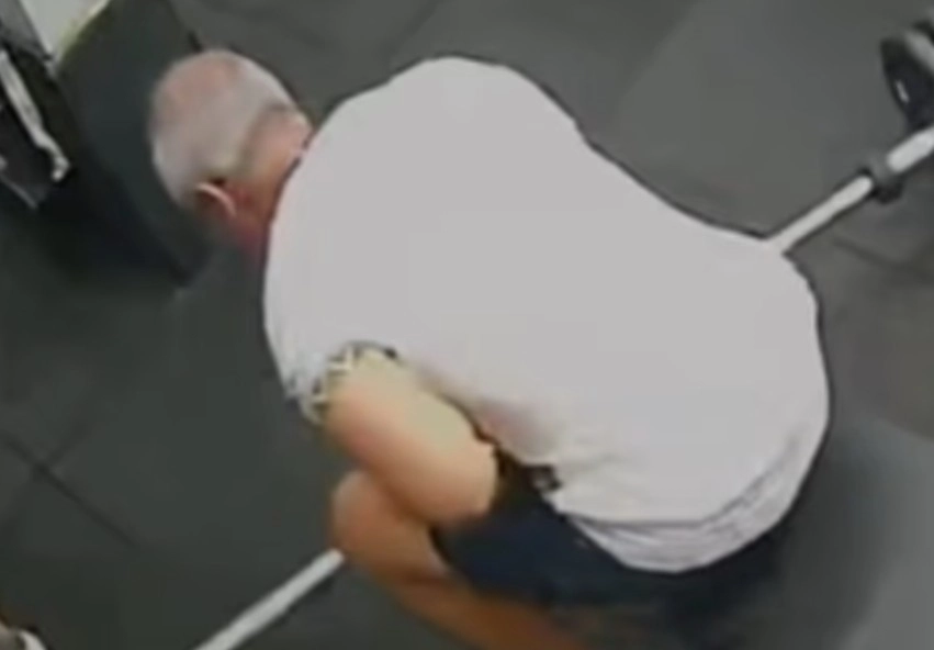 브라질의 한 헬스장에서 바벨 프레스 운동을 하다가 사고로 숨진 로날드 몬테네그로. 데일리메일 캡처