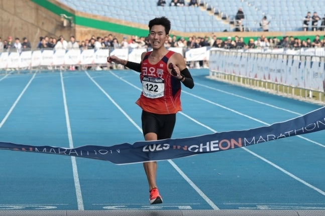 올해 한국 최고 기록은 박민호가 지난달 인천 국제마라톤에서 세운 2시간 11분 58초다.
대한육상연맹 제공