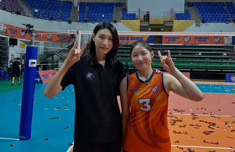 MBC 배구 예능 ‘신인감독 김연경’에서 김연경(왼쪽)의 ‘애제자’로 인기를 끈 인쿠시는 이르면 2025~26 V리그 3라운드에서 꿈에 그리던 국내 프로 무대에 오른다.
인쿠시 인스타그램