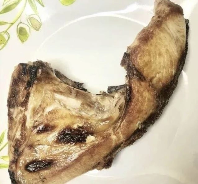 우씨는 참치 살과 뼈를 훔친 혐의로 체포됐다. 그는 훔친 생선을 직접 먹기도 했다. 163.com 캡처