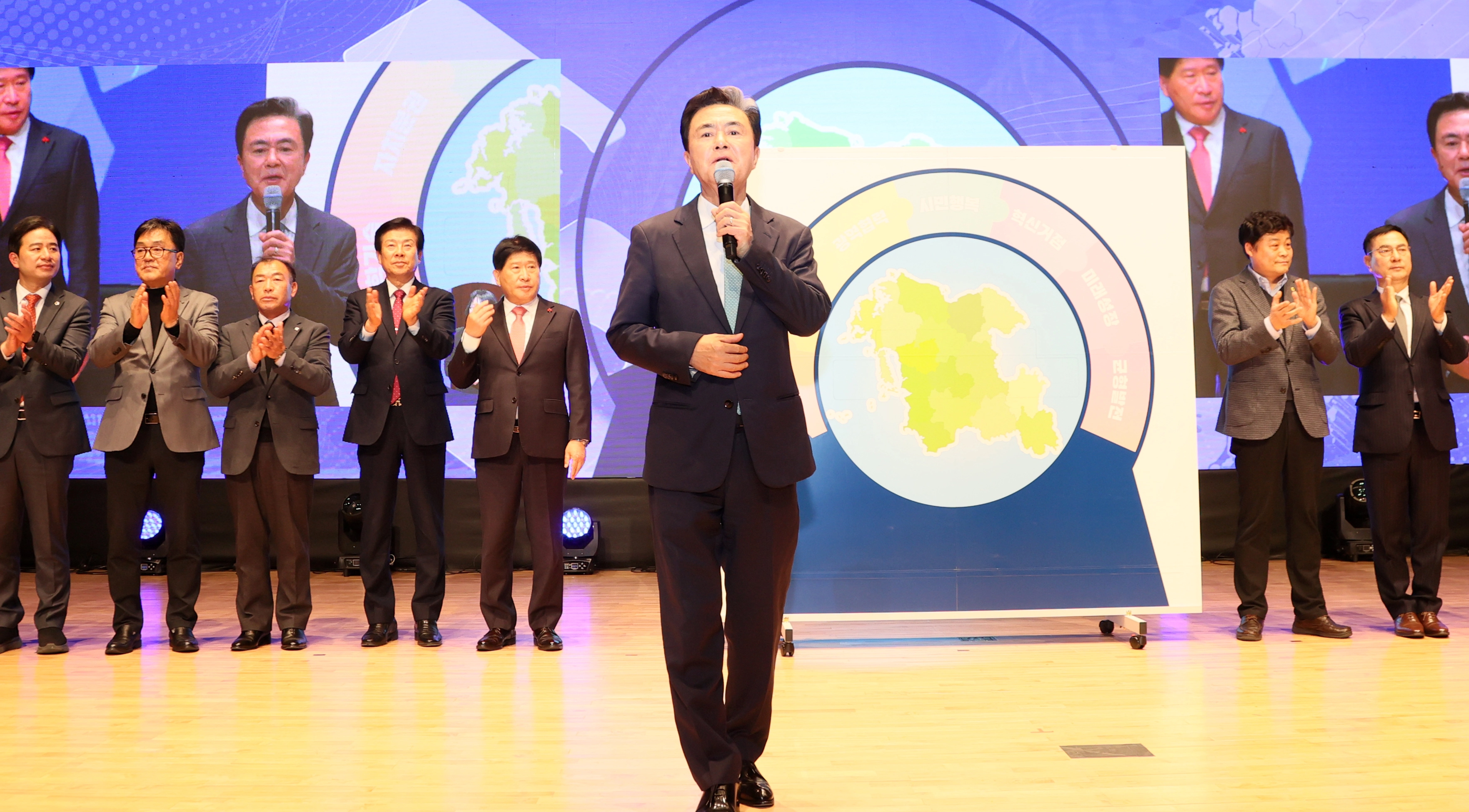 ‘대전충남 행정통합 범도민 촉구대회’에서 김태흠 지사가 인사말을 하고 있다. 도 제공