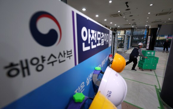 9일 오전 해양수산부 부산청사에 이삿짐이 옮겨져 있고 있다. 해양수산부가 세종에서 부산으로 이전을 시작했다. 오는 10일부터 해운물류국을 시작으로 부산 청사에서 단계적으로 업무를 개시하며 21일까지 이사를 모두 완료할 예정이다. 2025.12.9 연합뉴스