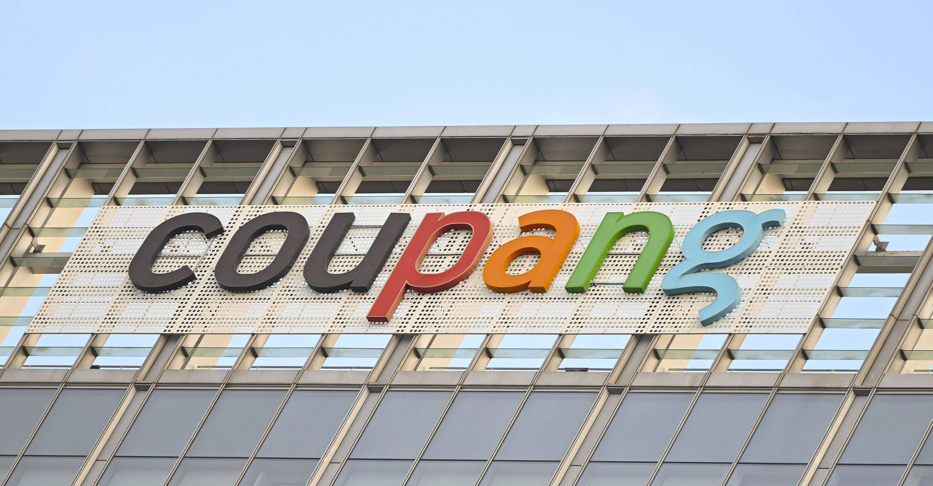 개인정보 유출 사건을 수사 중인 경찰이 9일 쿠팡 본사 압수수색에 나섰다. 사진은 이날 서울 송파구 쿠팡 본사. 2025.12.9 이지훈 기자