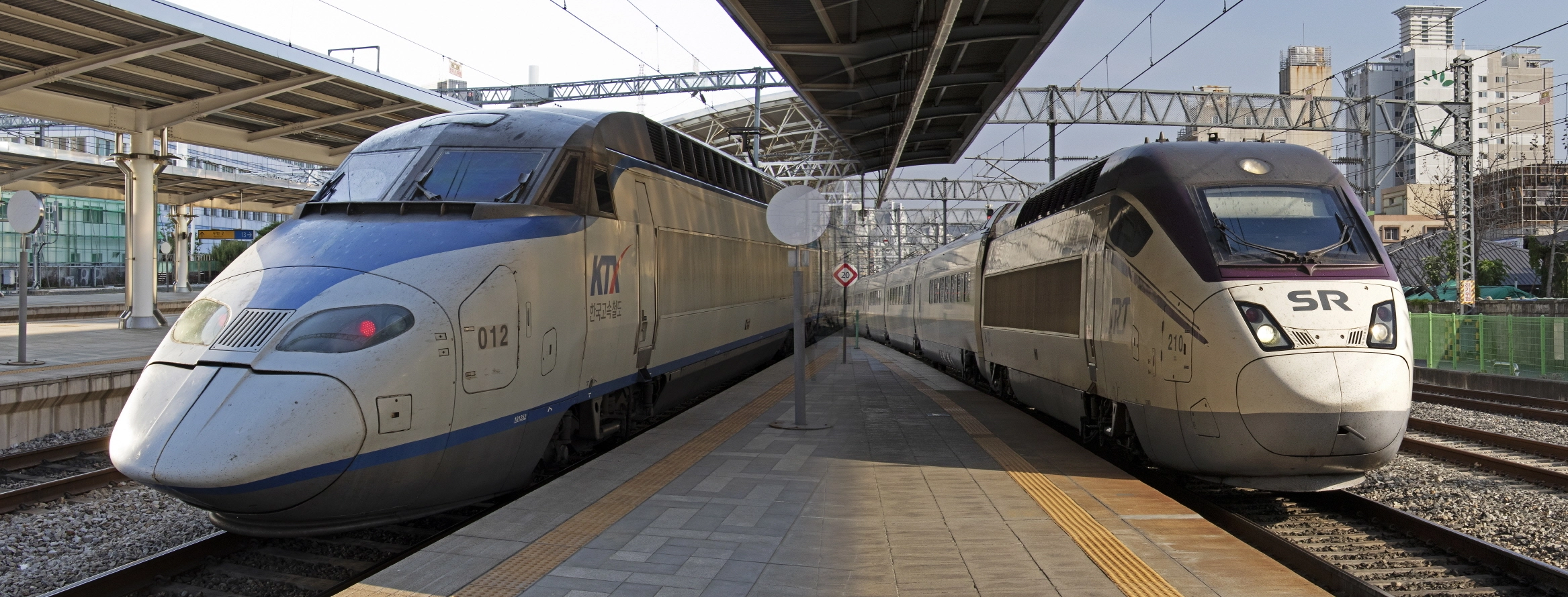 고속열차인 KTX와 SRT. 서울신문DB