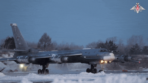 10일(현지시간) 러시아 국방부는 전날 러시아 투폴레프(Tu)-96MS와 중국 H-6K 전략폭격기 그룹이 동해(러시아는 일본해로 표기), 동중국해, 태평양 서부 수역 상공을 공동 공중 정찰했다며 공동 비행이 8시간 지속됐다고 밝혔다. 사진은 이날 비행 관련 자료. 2025.12.10 러시아 국방부