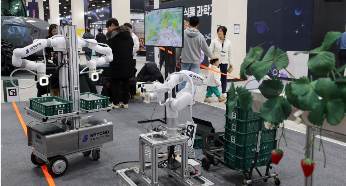 10일 서울 서초구 aT센터에서 열린 2025 농림축산식품 과학기술대전에서 관람객들이 부스를 둘러보고 있다. 2025.12.10. 뉴시스