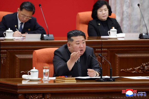 북한, 당 전원회의 종료…김정은 “지정학 변화속 안보문제 해결”
