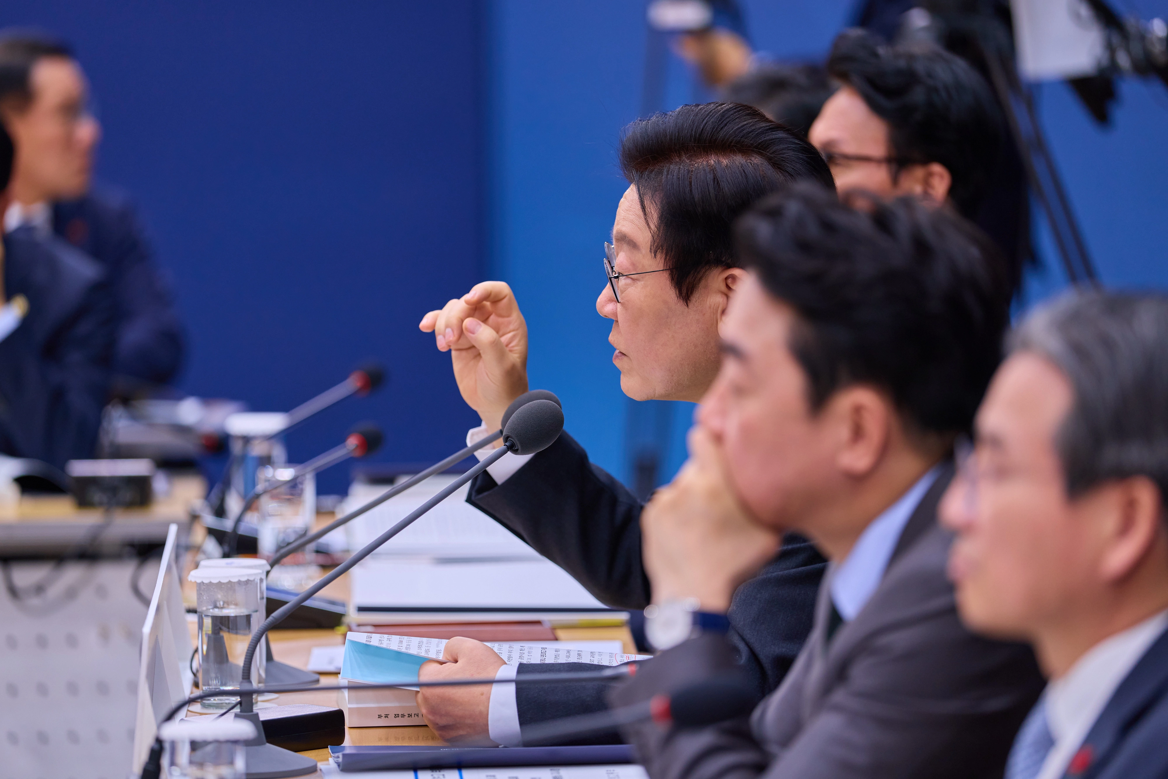 지난 12일 세종시 정부세종컨벤션센터에서 열린 국토교통부 업무보고에서 이재명 대통령은 박지향 동북아역사재단 이사장에게 ‘환단고기’ 관련 질문을 했다.
대통령실 제공