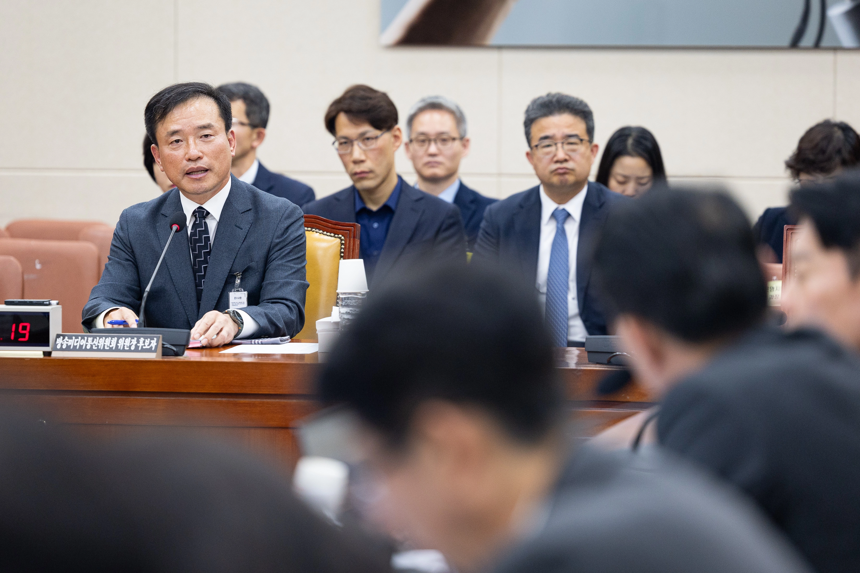 여당 의원 질의 답하는 김종철 방미통위 위원장 후보자  김종철 방송미디어통신위원회 위원장 후보자가 16일 국회에서 열린 인사청문회에서 의원 질의에 답하고 있다. 2025.12.16