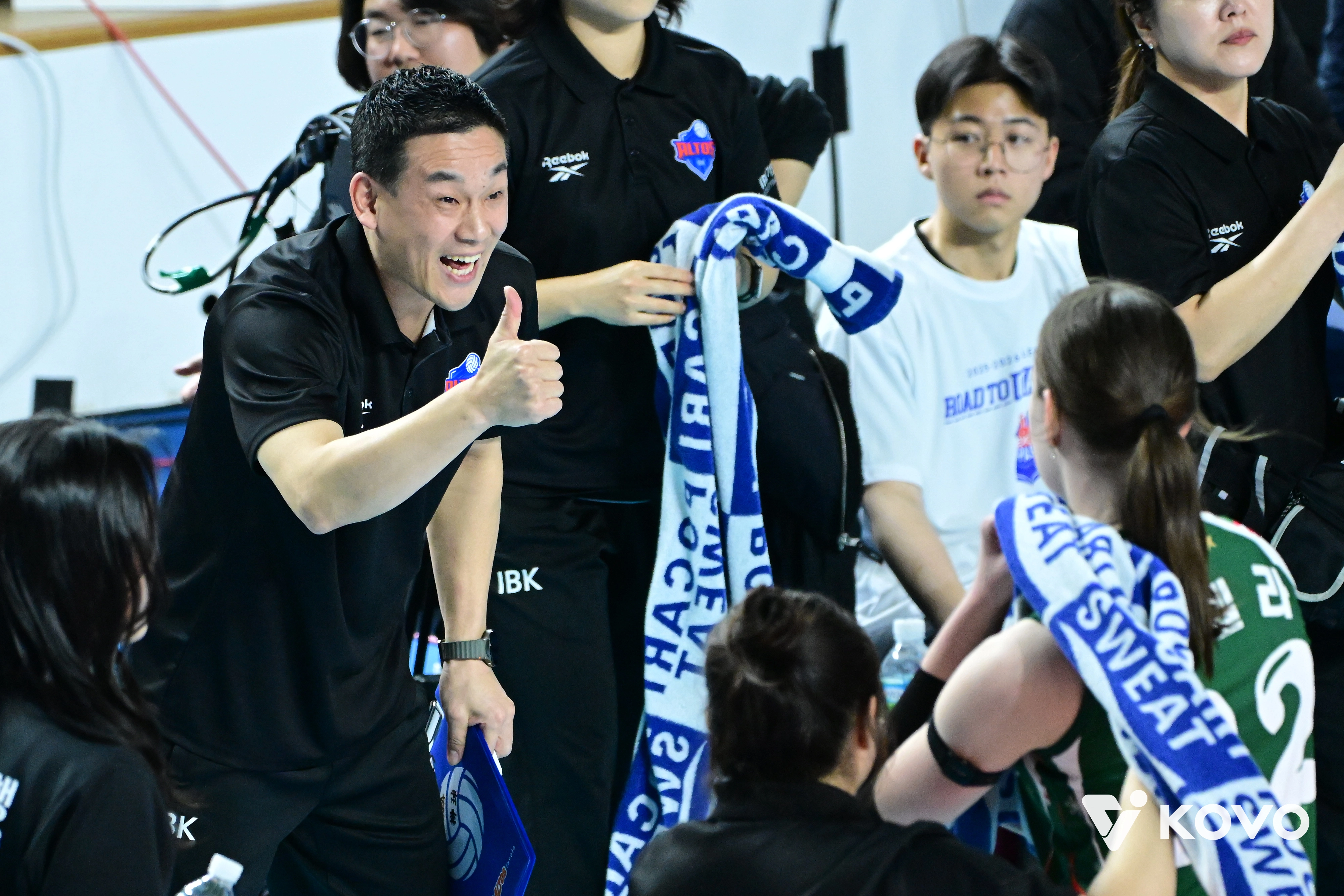 위로할 위(慰)  여오현 IBK기업은행 감독. 
한국배구연맹 제공