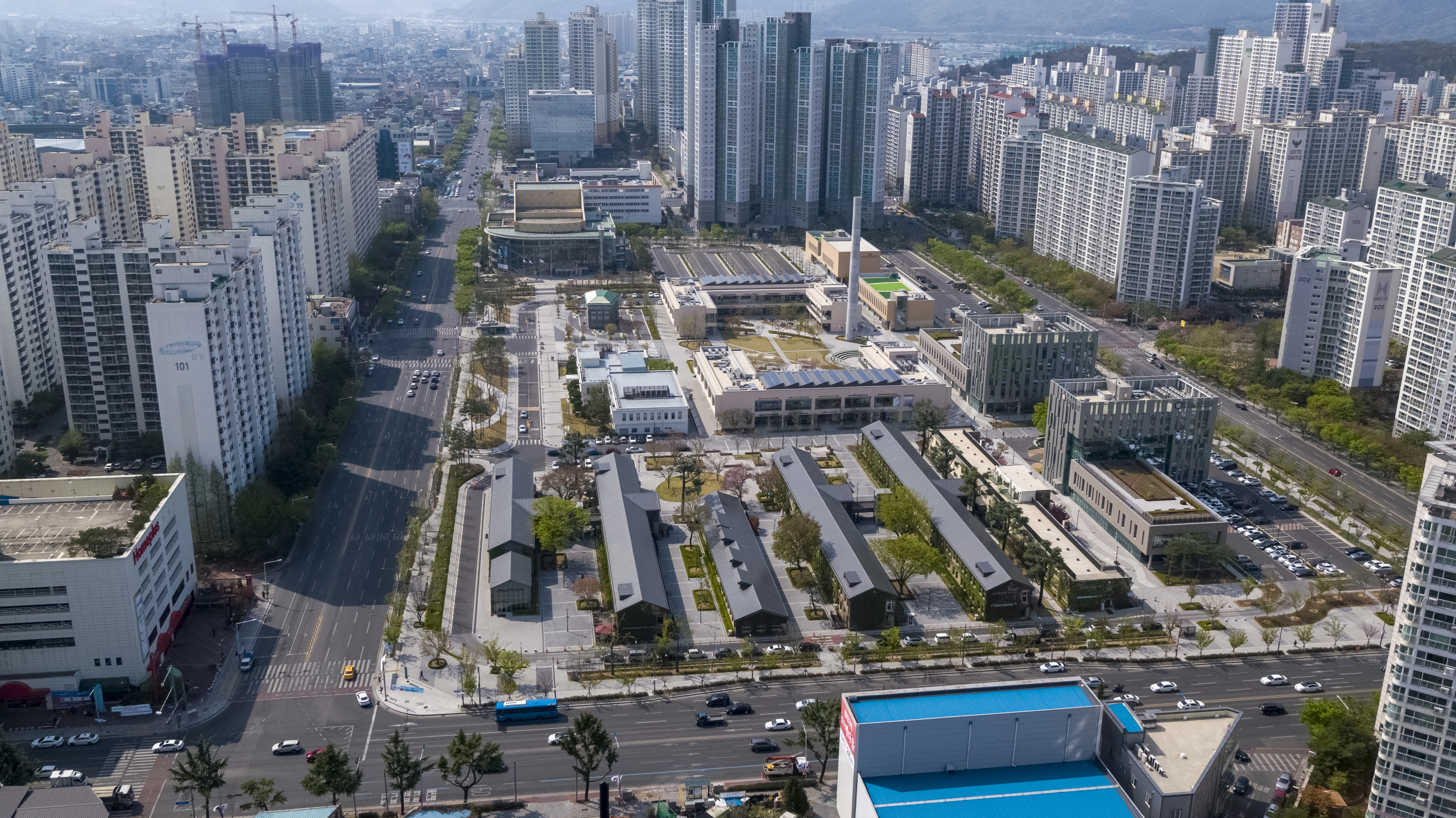 대구 북구 침산동의 현재 모습. 제일모직 공장 터가 삼성창조경제단지로 탈바꿈했고 논밭이 있던 자리에는 아파트와 금융기관, 대구오페라하우스 등이 빽빽하게 들어섰다.
대구 북구 제공