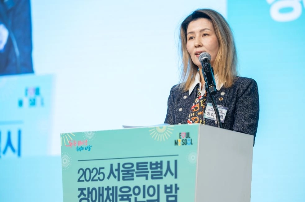 축사하는 아이수루 의원