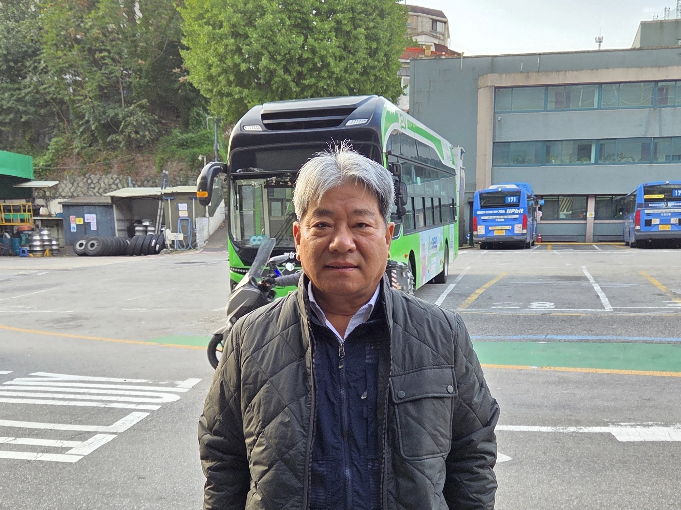 시민을 구한 버스 기사 정영준씨  시민을 구한 버스 기사 정영준씨가 오는 31일 ‘제야의 종’을 타종할 시민 대표 11명 중 한명으로 선정됐다. 
서울시 제공