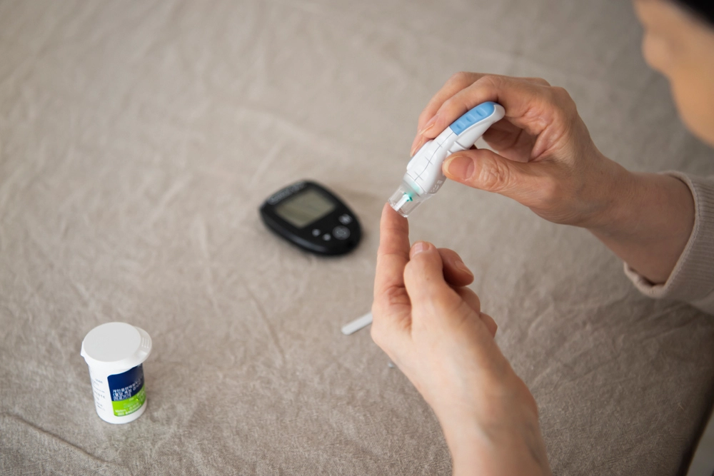 당뇨병 환자의 혈당 검사 자료 이미지. 아이클릭아트