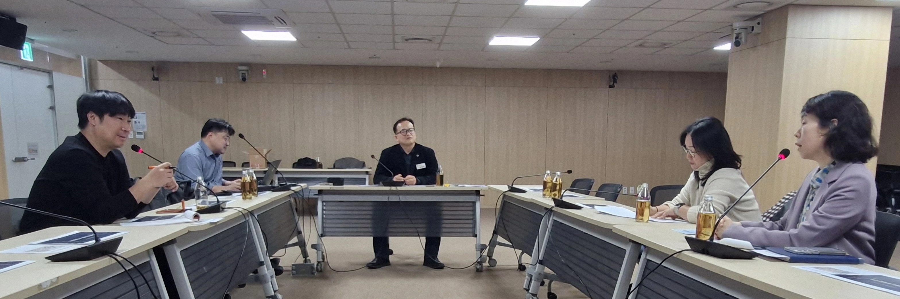 ‘남한산성 역사문화 연구 포럼’의 경기도의회 의원맞춤형 교육 제6차 교육이 진행되고 있다.(사진=경기도의회)