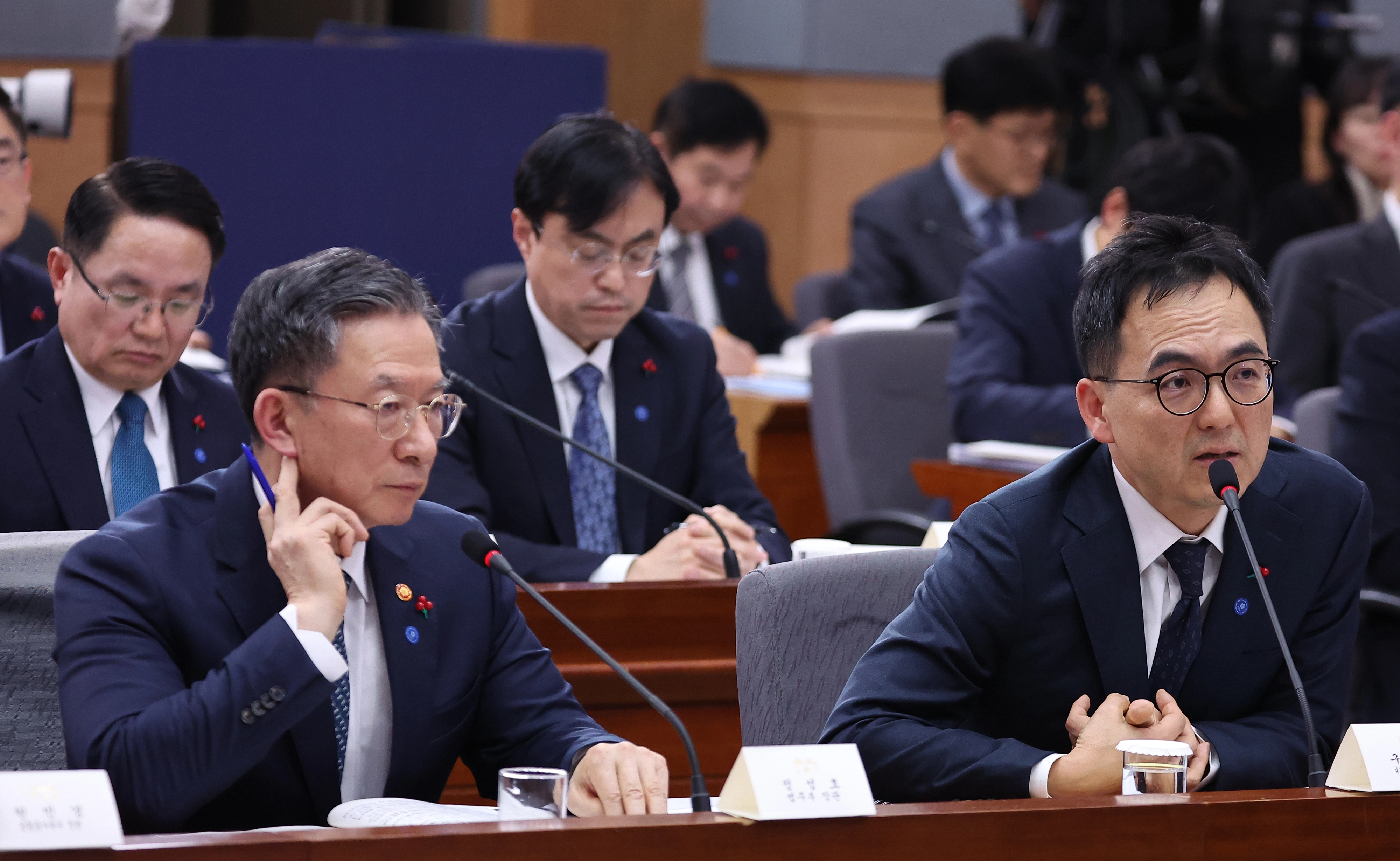 답변하는 구자현 검찰총장 직무대행  구자현 검찰총장 직무대행이 19일 정부서울청사 별관에서 열린 법무부(대검찰청)·성평등가족부 업무보고에서 이재명 대통령 질문에 답하고 있다. 
연합뉴스