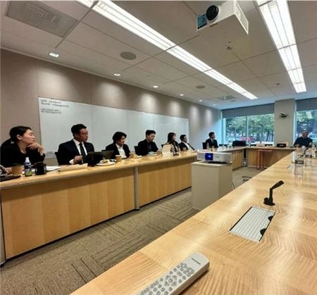 Biotech Summit 2025에 참여 중인 노진섭 대표(좌측 세번째)