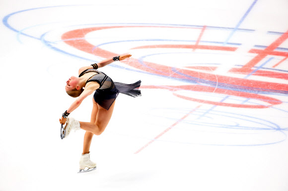 안나 랴셴코가 19일(현지시간) 러시아 상트페테르부르크 유빌레이니 스포츠 센터에서 열린 ‘2026 러시아 피겨 스케이팅 선수권 대회’ 여자 싱글 쇼트 프로그램에서 연기를 펼치고 있다. 타스 연합뉴스