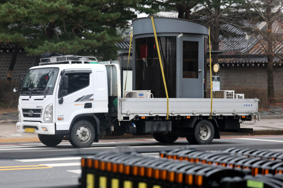 청와대 앞 초소 추가 배치