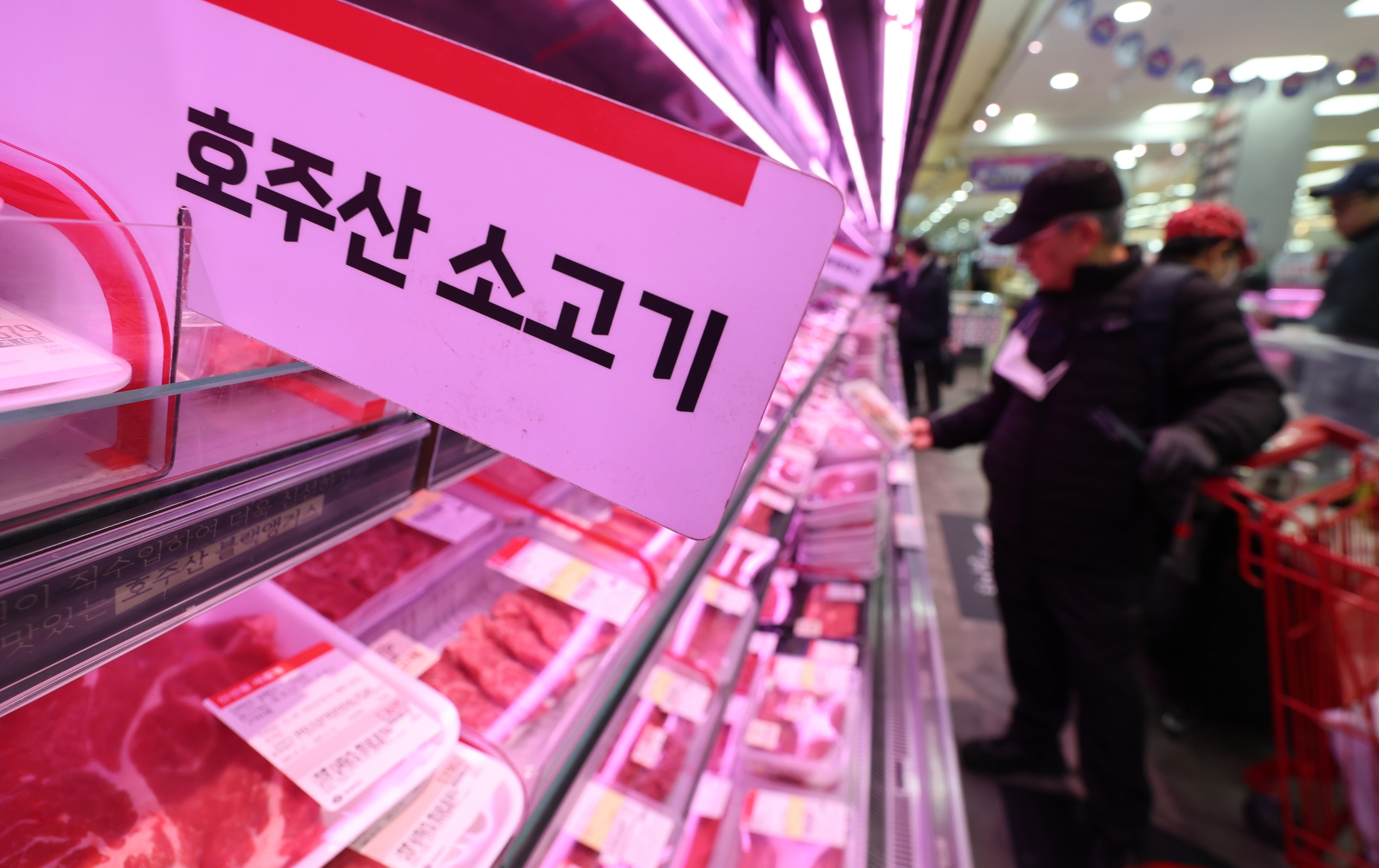 12일 서울 시내 한 대형마트 수입 소고기 매대. 2025.12.12. 뉴시스