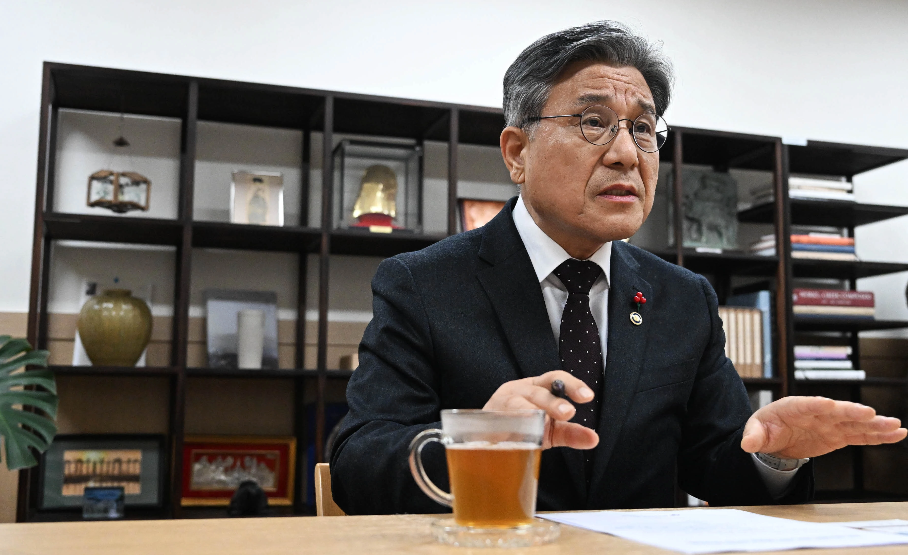 허민 국가유산청장이 지난 17일 서울 종로구 고궁박물관에서 서울신문과 인터뷰하면서 최근 종묘 주변 개발을 둘러싸고 발생한 논란에 대한 국가유산청의 입장을 설명하고 있다.
홍윤기 기자