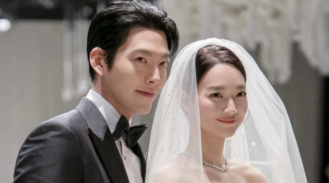 에이엠엔터테인먼트는 지난 20일 서울 중구 신라호텔 다이너스티홀에서 열린 신민아와 김우빈의 웨딩 본식 사진을 22일 공개했다. 2025.12.22 에이엠엔터테인먼트 제공