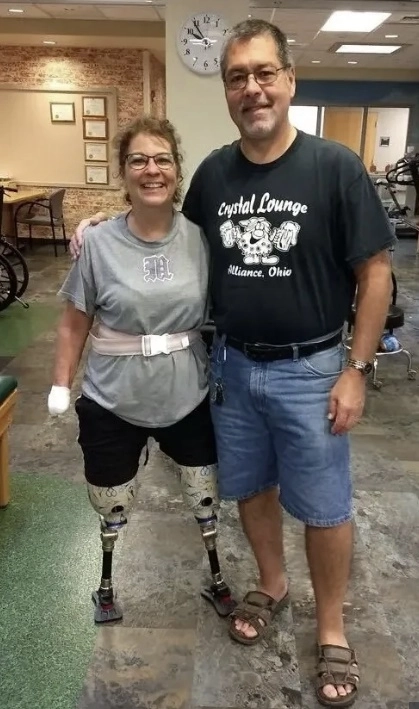 수차례 수술과 100일 이상 병원 치료를 거친 마리는 현재 부분적으로 팔과 다리를 대체하는 보철기를 착용하며 재활을 계속하고 있다. 더선 캡처