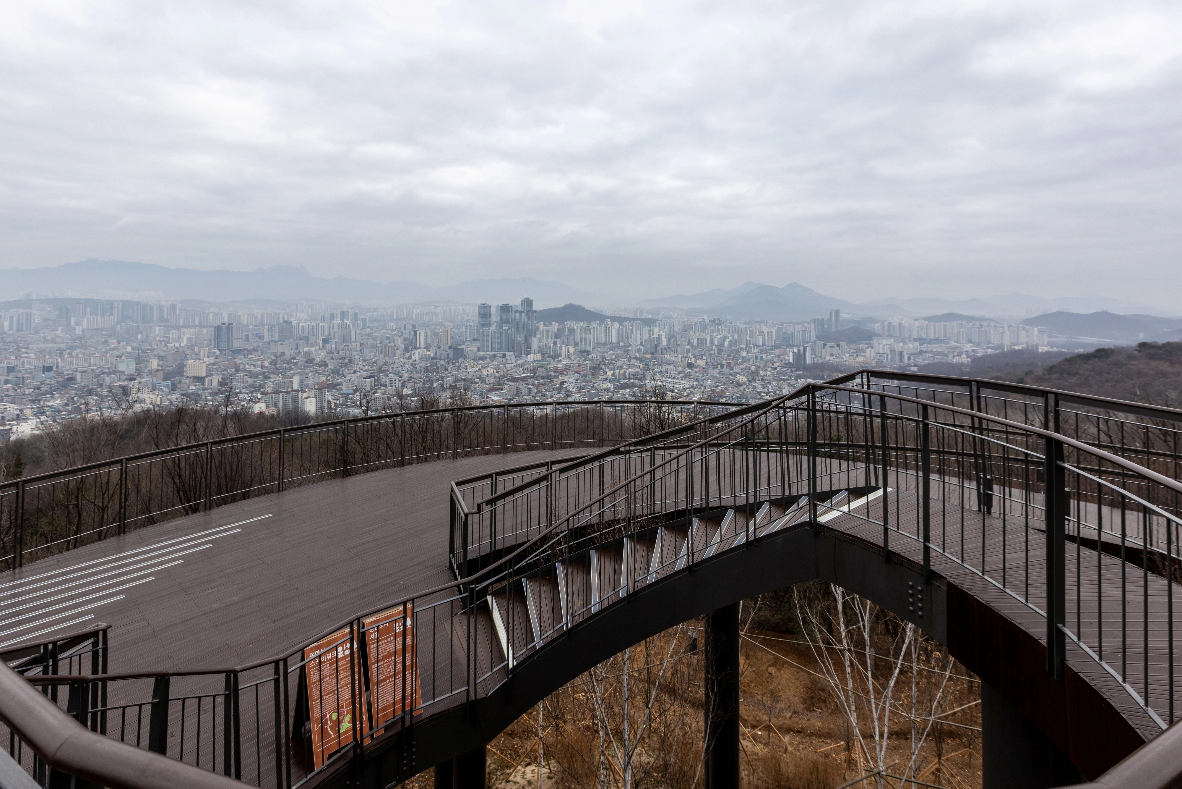 올해 개장한 용마산 스카이워크.서울관광재단 제공.