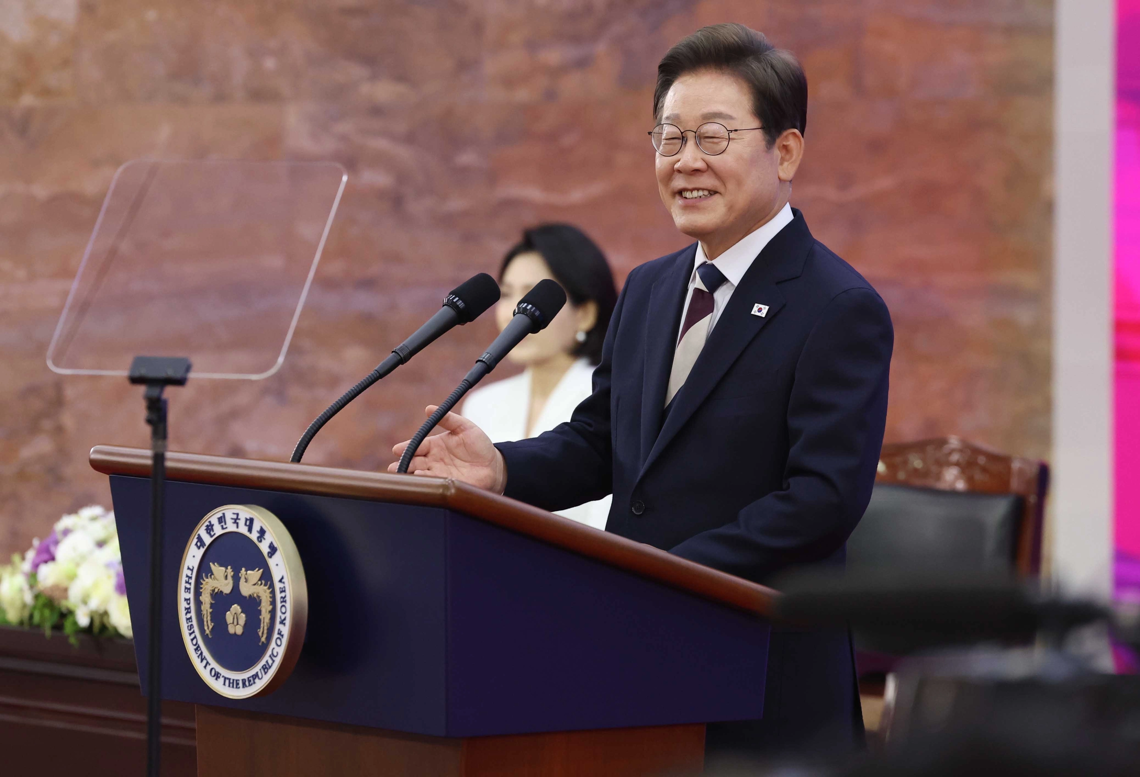 이재명 대통령이 지난 6월 4일 제21대 대통령으로 취임하며 미소 짓고 있다.
서울신문 DB