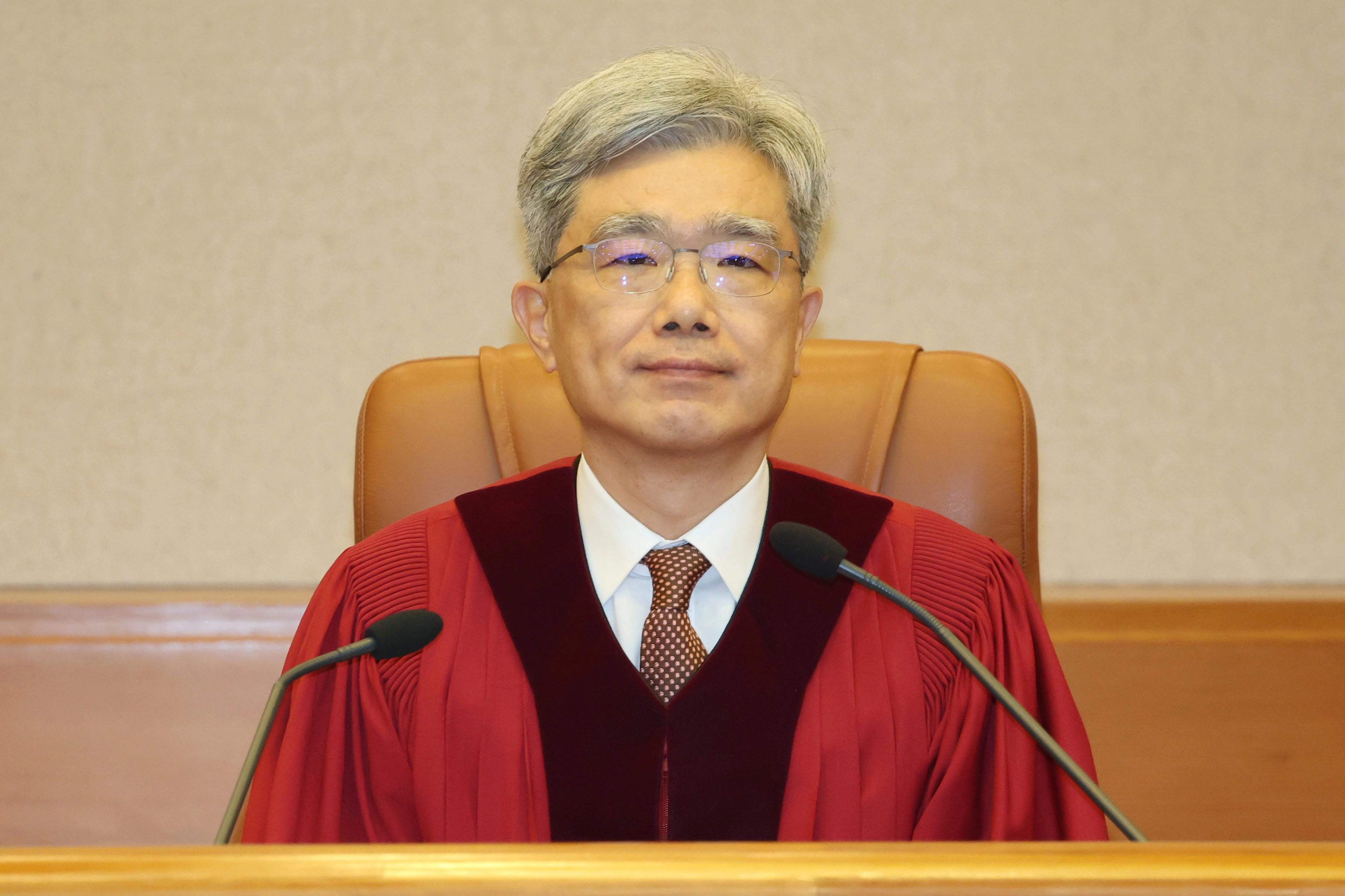 김상환 헌법재판소장이 18일 오후 서울 종로구 헌법재판소에서 열린 조지호 경찰청장 탄핵심판 사건 선고를 위해 대심판정에 자리하고 있다. 뉴스1
