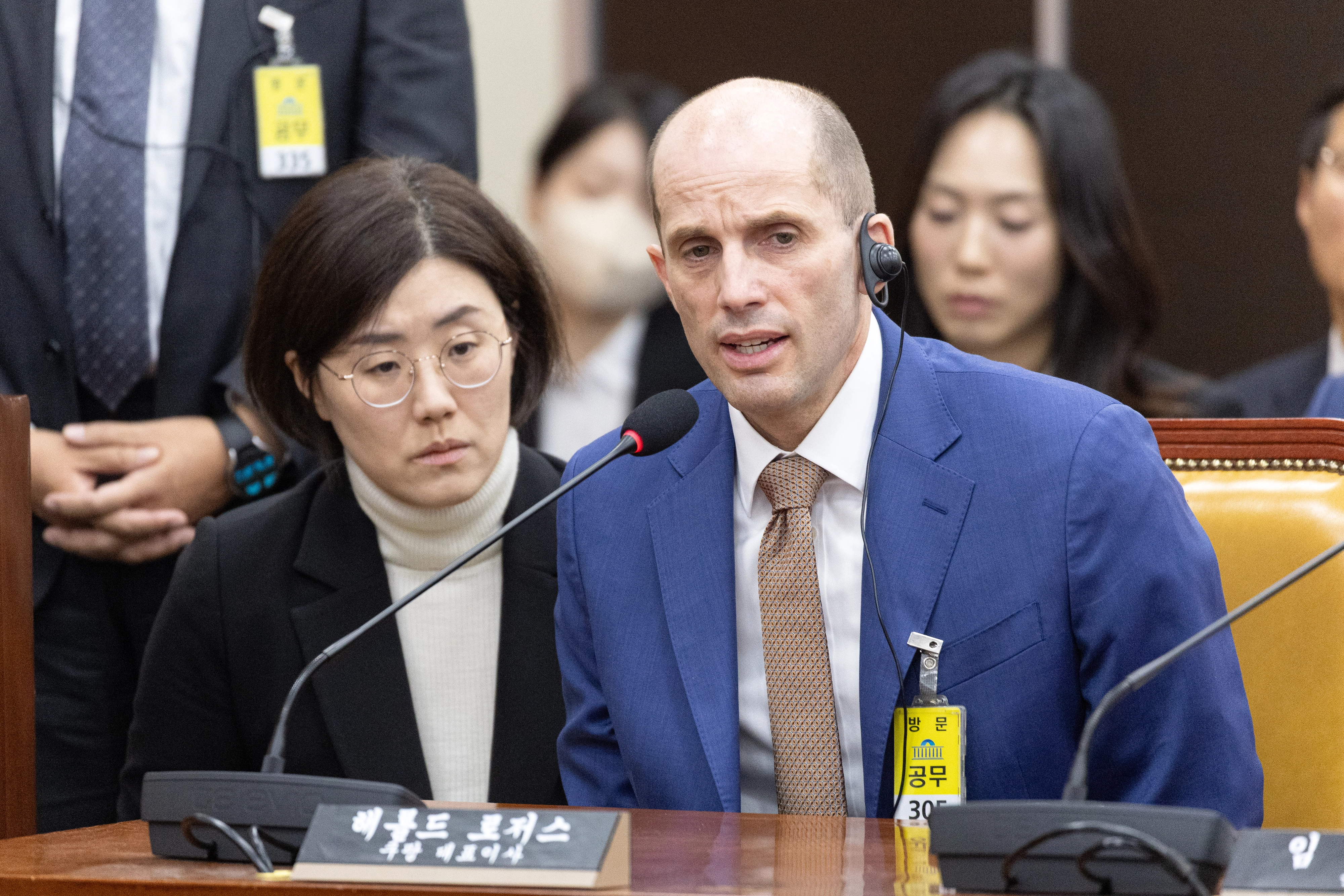 해롤드 로저스 쿠팡 대표이사가 31일 서울 여의도 국회에서 열린 제430회국회(임시회) 쿠팡 침해사고 및 개인정보 유출, 불공정 거래, 노동환경 실태 파악과 재발방지 대책 마련을 위한 연석 청문회에 출석해 질의에 답변하고 있다. 2025.12.31/뉴스1