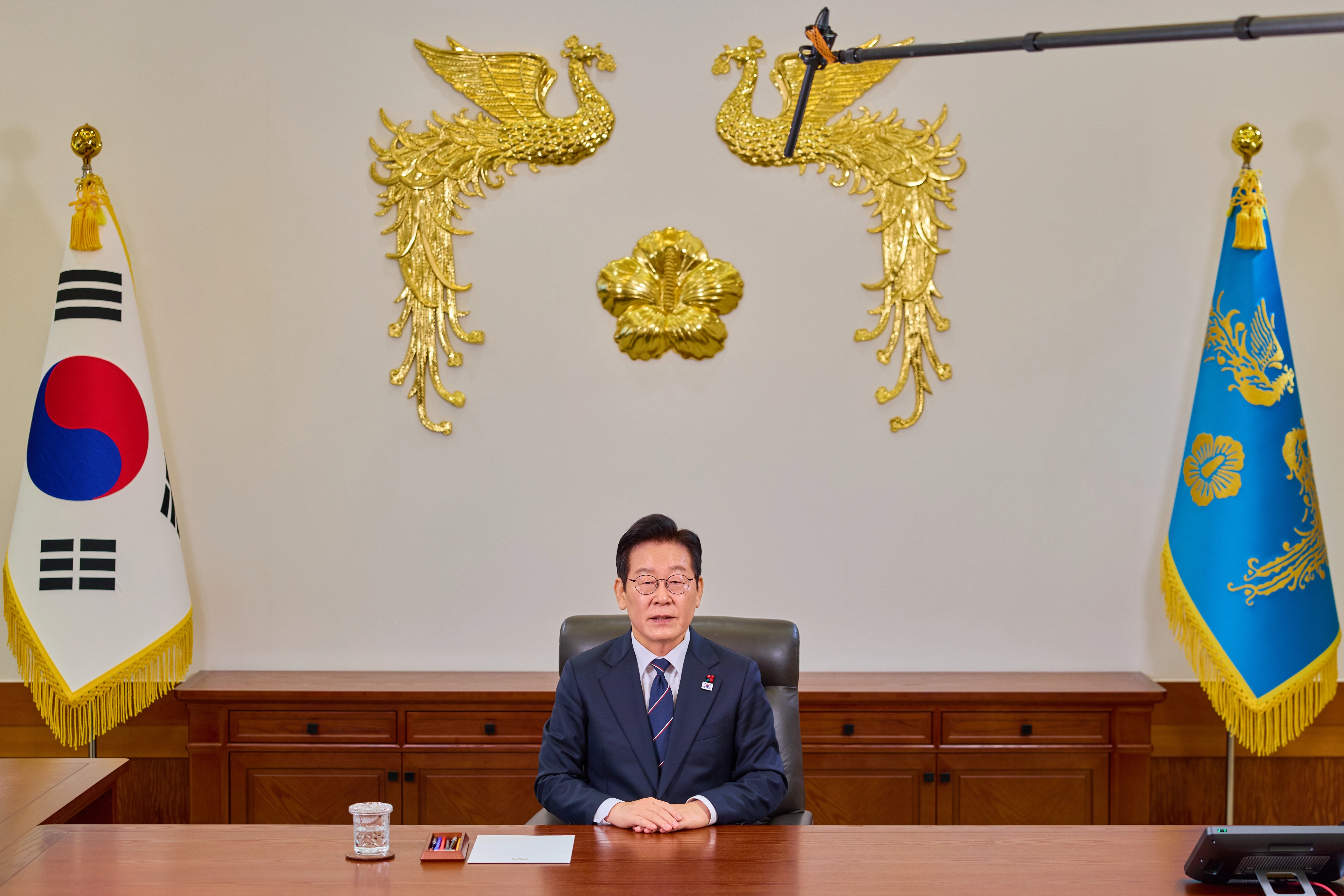 이재명 대통령이 청와대에서 2026년 신년사를 발표하고 있다. 2026.1.1 청와대 제공
