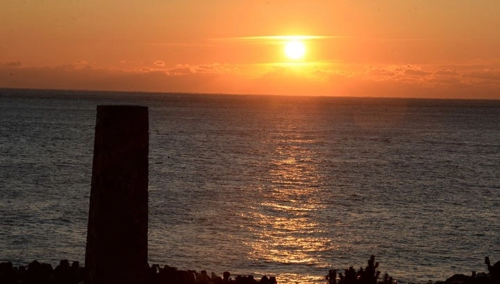 2026년 1일 오전 7시 35분쯤 울산 울주군 서생면 간절곶에서 새해 첫 붉은 해가 떠오르고 있다. 뉴시스