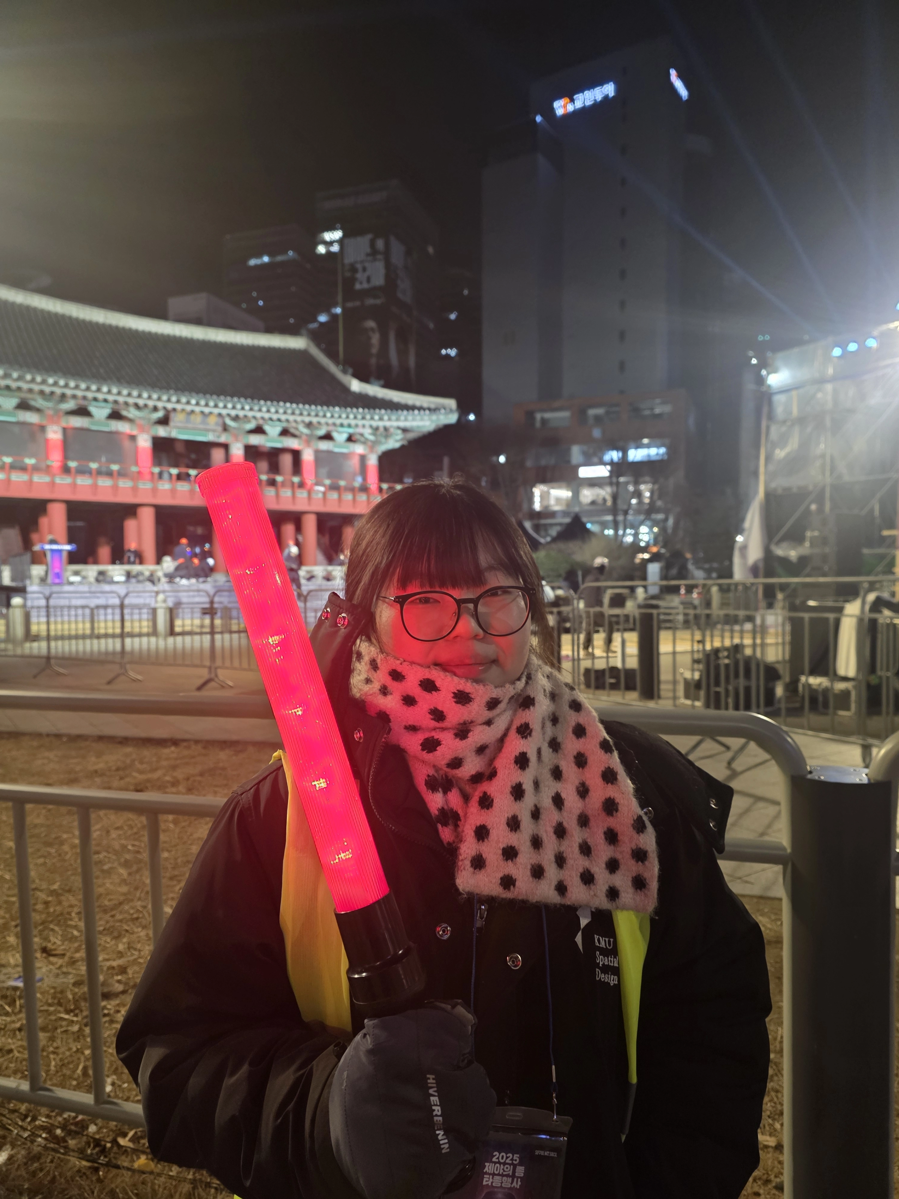 행사 안전 통제원 박주빈  “타종 등 보고 위로받아
교환학생 합격했으면”