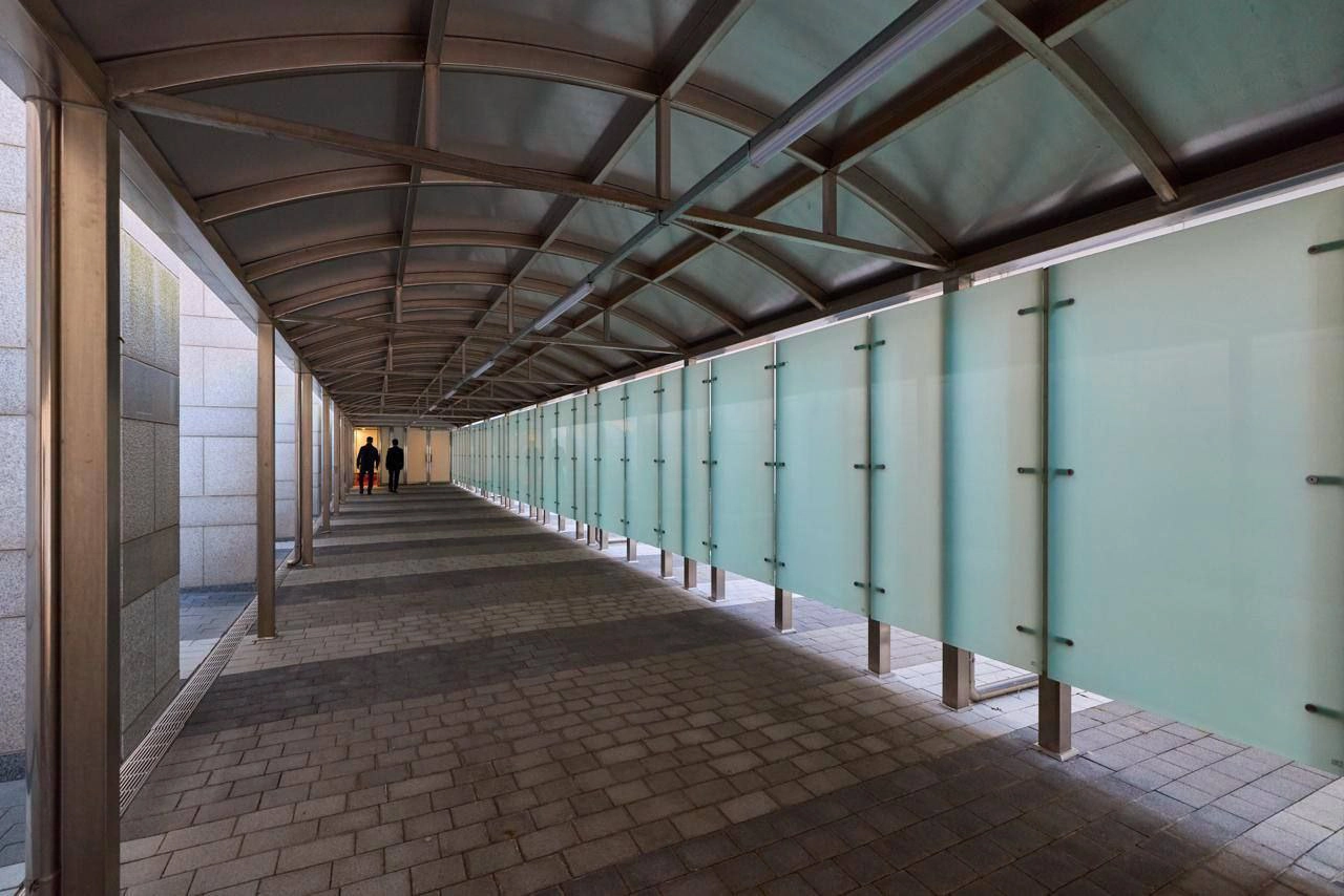 용산 대통령실 비밀통로  청와대는 2일 윤석열 정부 시절 서울 용산 대통령실 청사의 모습을 공개했다. 사진은 대통령실 비밀통로. 사진=청와대 제공