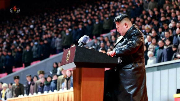 신년경축행사서 육성연설하는 김정은
