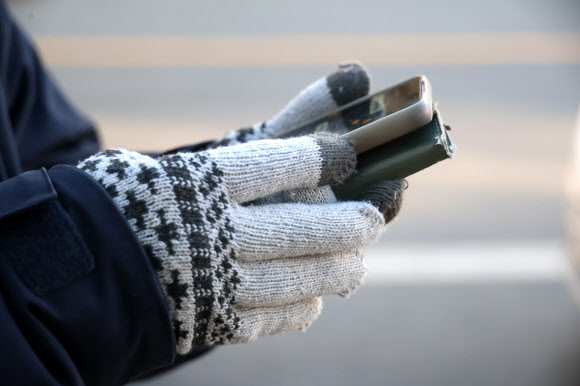 한파에 꽁꽁 싸매고 출근
