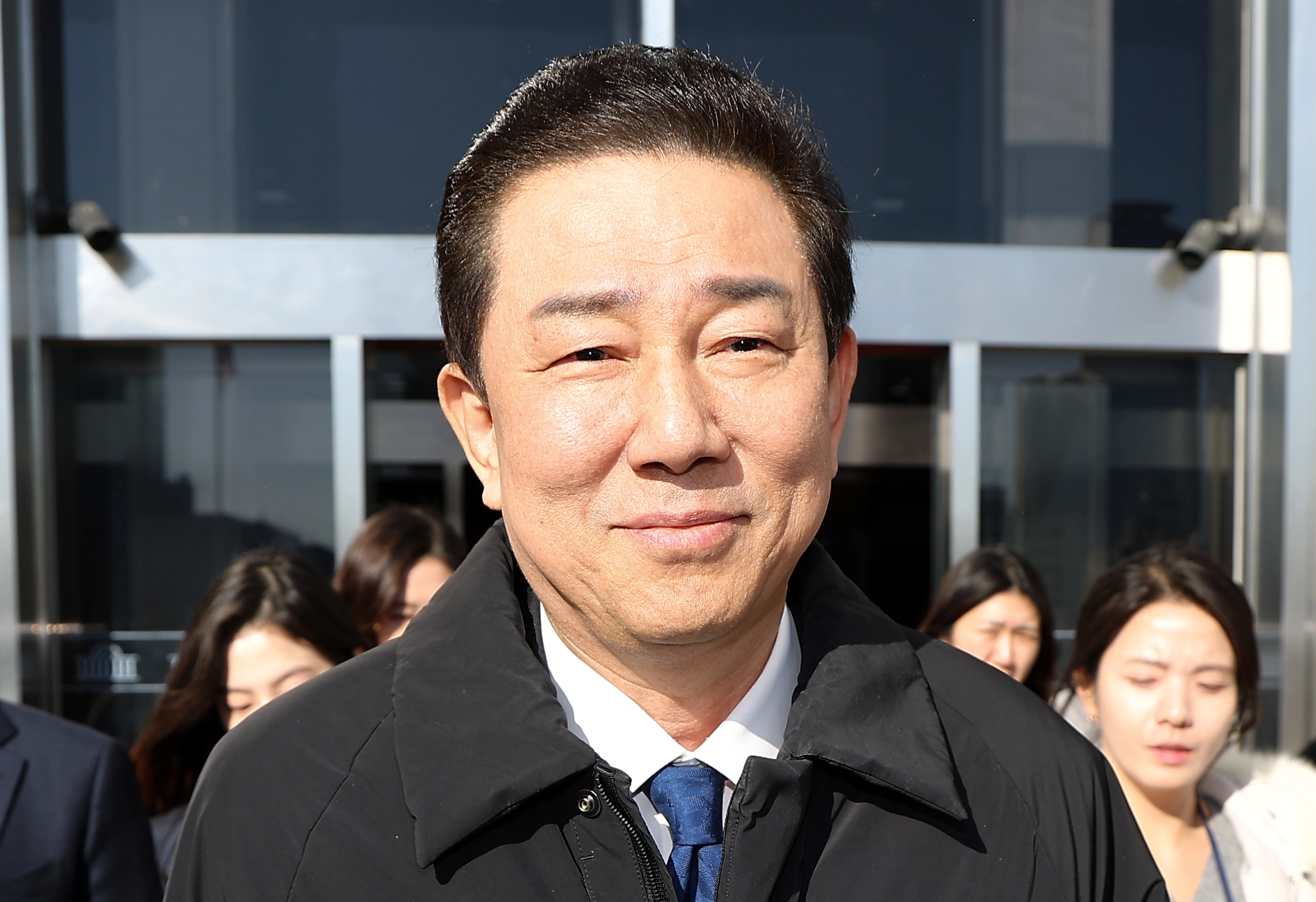 김병기 전 더불어민주당 원내대표가 30일 서울 국회 본관을 나서고 있다. 2025.12.30 연합뉴스