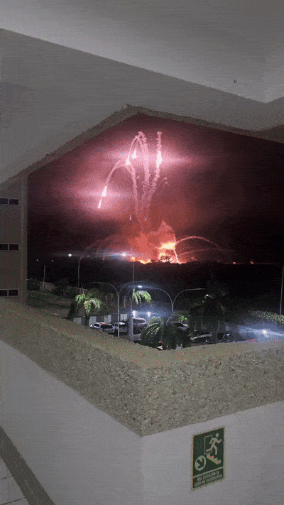 도널드 트럼프 미국 대통령은 3일(현지시간) 니콜라스 마두로 베네수엘라 대통령을 생포해 베네수엘라 밖으로 이송했다고 발표했다. 앞서 이날 베네수엘라는 미국으로부터 중대한 군사적 공격을 받았다고 밝힌 바 있다. 사진은 베네수엘라 수도 카라카스에서 미군 공격에 따른 화염이 솟구치는 모습. 2025.1.3 엑스