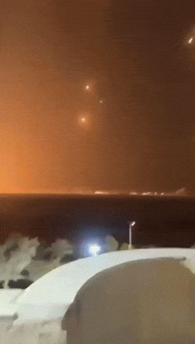 도널드 트럼프 미국 대통령은 3일(현지시간) 니콜라스 마두로 베네수엘라 대통령을 생포해 베네수엘라 밖으로 이송했다고 발표했다. 앞서 이날 베네수엘라는 미국으로부터 중대한 군사적 공격을 받았다고 밝힌 바 있다. 사진은 베네수엘라 수도 카라카스가 미군 공습을 받는 모습. 2025.1.3 엑스