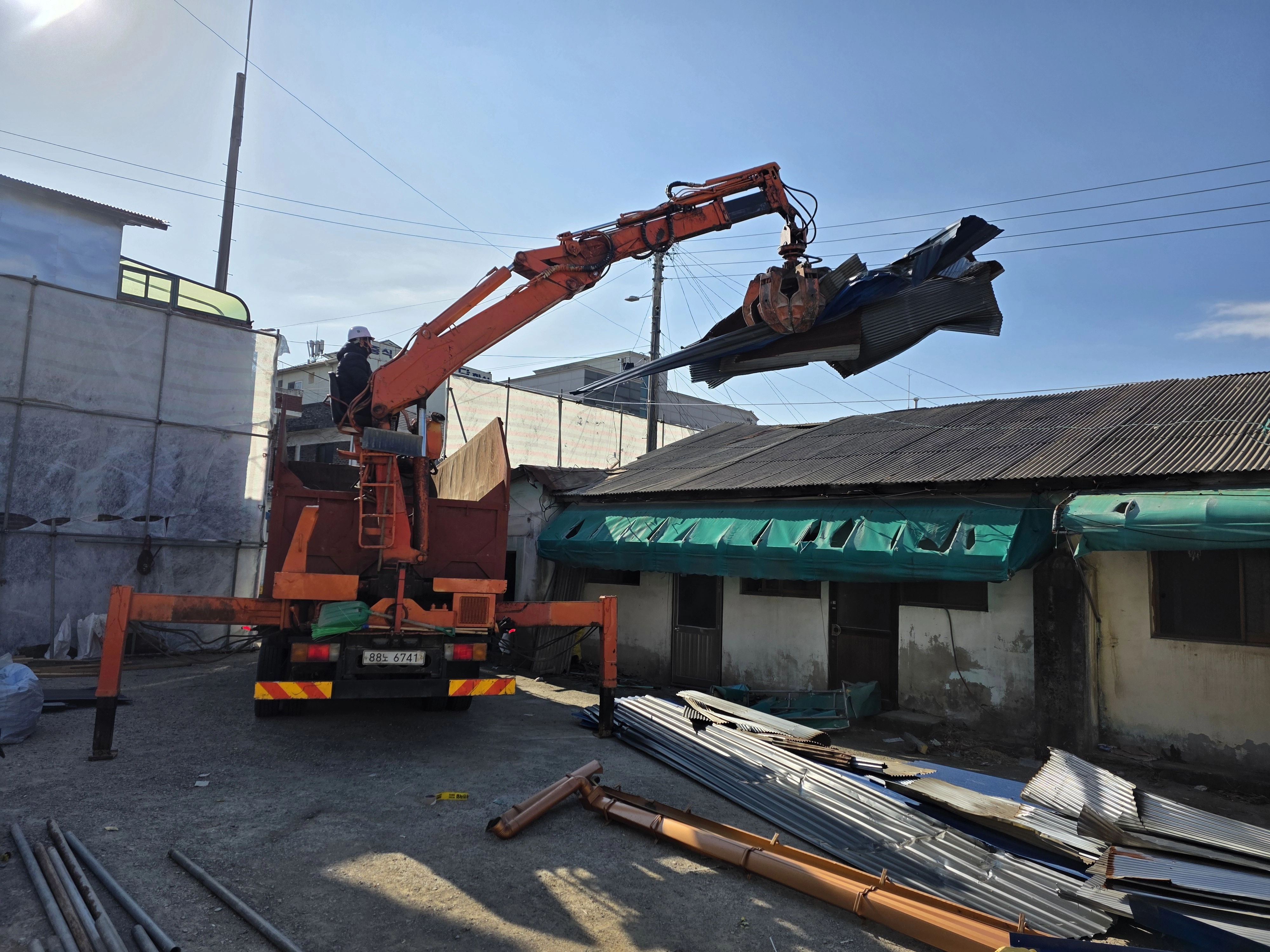 시설 노후화로 충남 당진전통시장 철거작업이 진행되고 있다. 시 제공