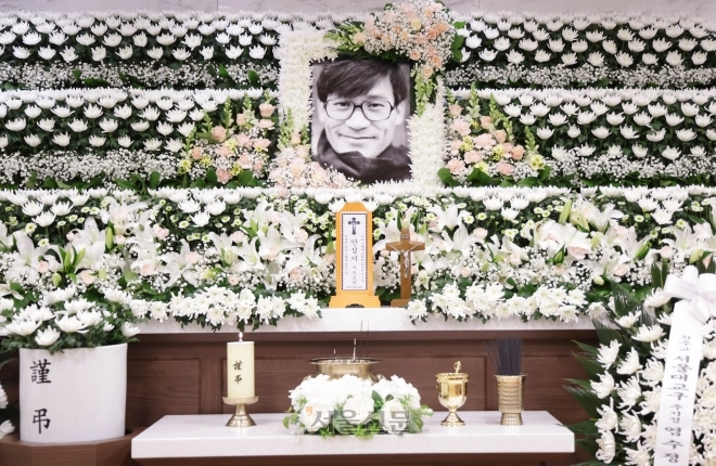 5일 서울 서초구 서울성모병원 장례식장에 마련된 배우 안성기의 빈소 모습.<br>사진공동취재단