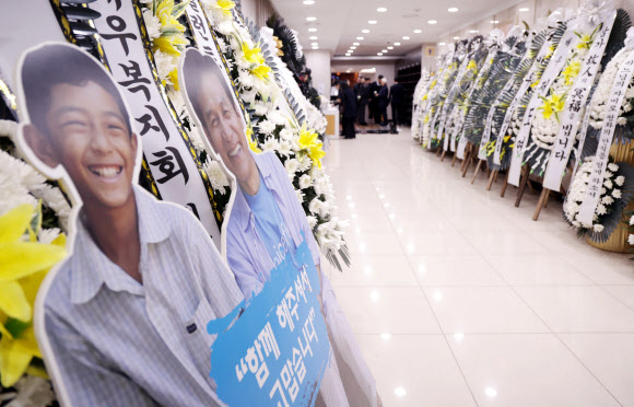 5일 배우 안성기의 빈소가 마련된 서울 서초구 서울성모병원 장례식장에 연예계 및 각계에서 보낸 근조화환이 놓여 있다. 2026.1.5. 사진공동취재단