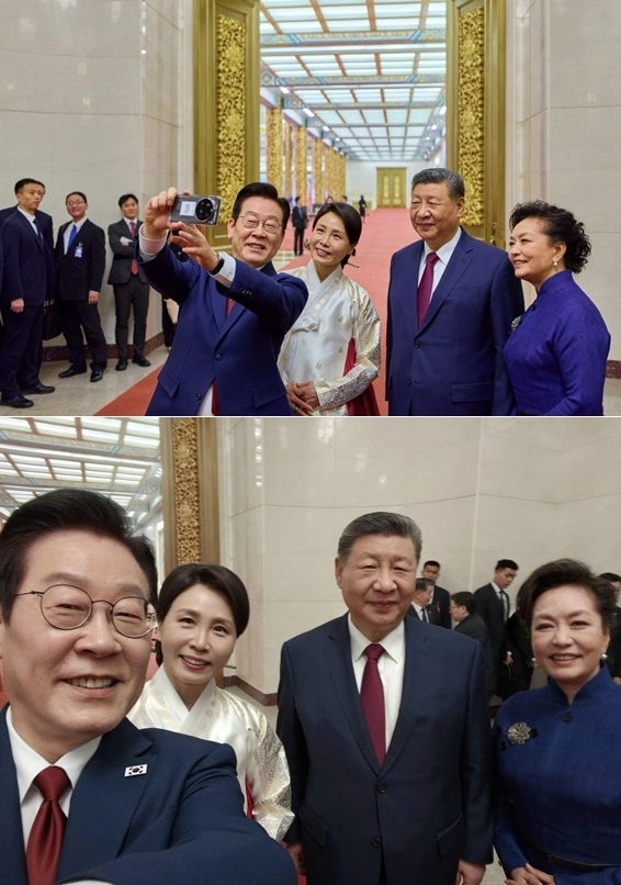 중국을 국빈 방문 중인 이재명 대통령이 시진핑 중국 국가주석 내외와 직접 찍은 ‘셀카(셀프카메라)’ 사진을 공개했다. X 캡처