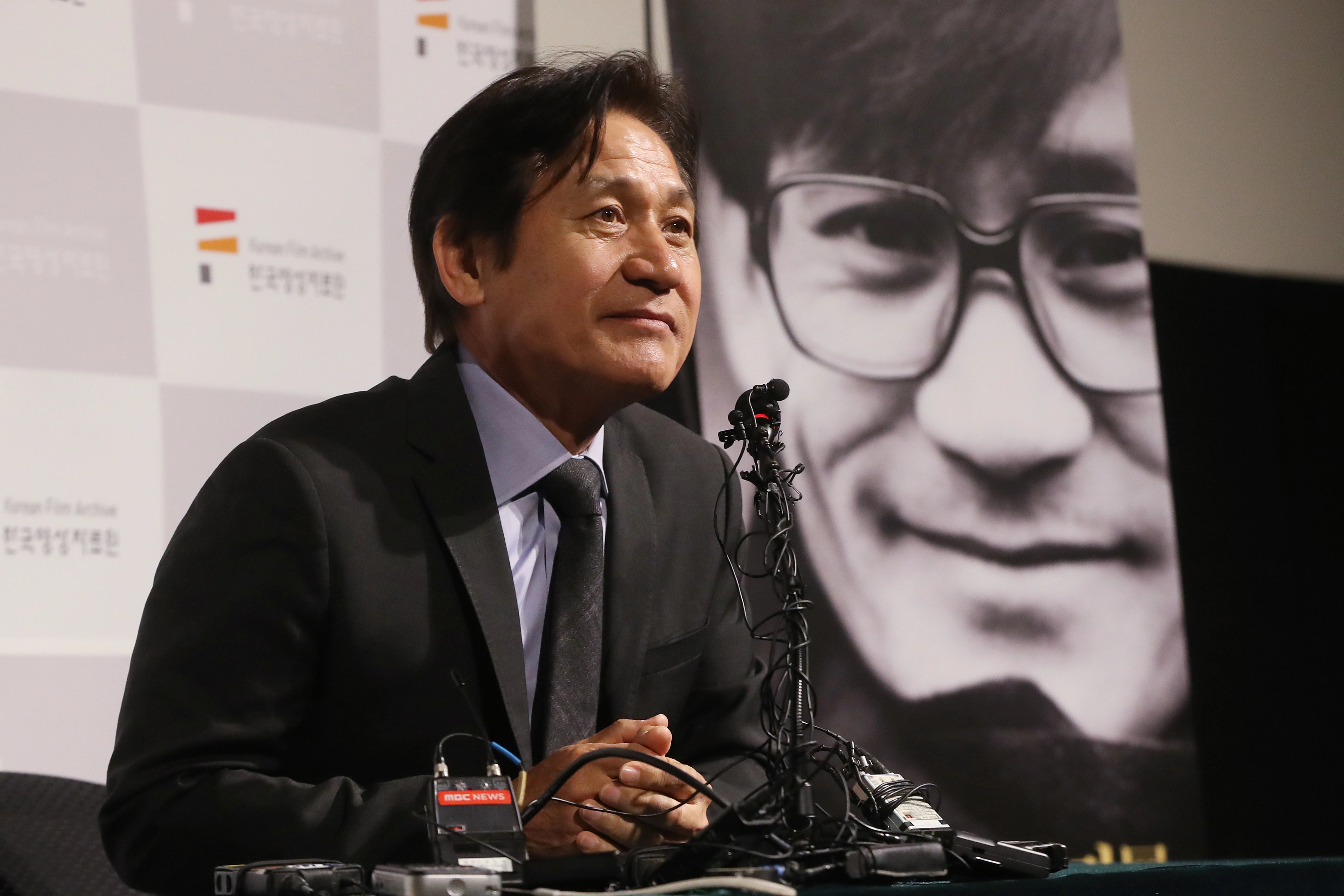 ‘국민배우’ 안성기가  2017년 열린 데뷔 60주년 기념 기자간담회에 참석한 모습. 
연합뉴스