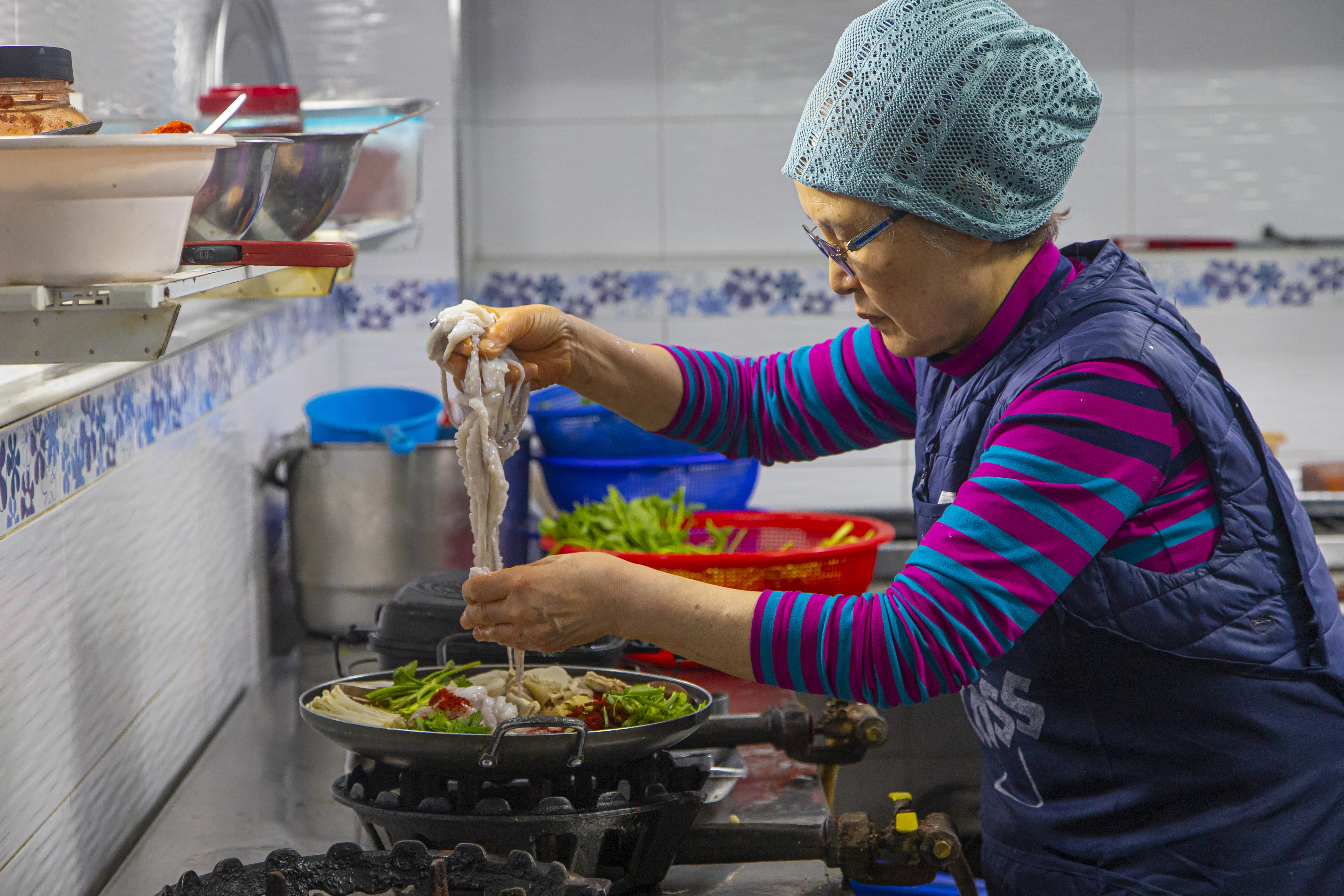 이천 장흥회관 요리 장면(경기관광공사 제공)