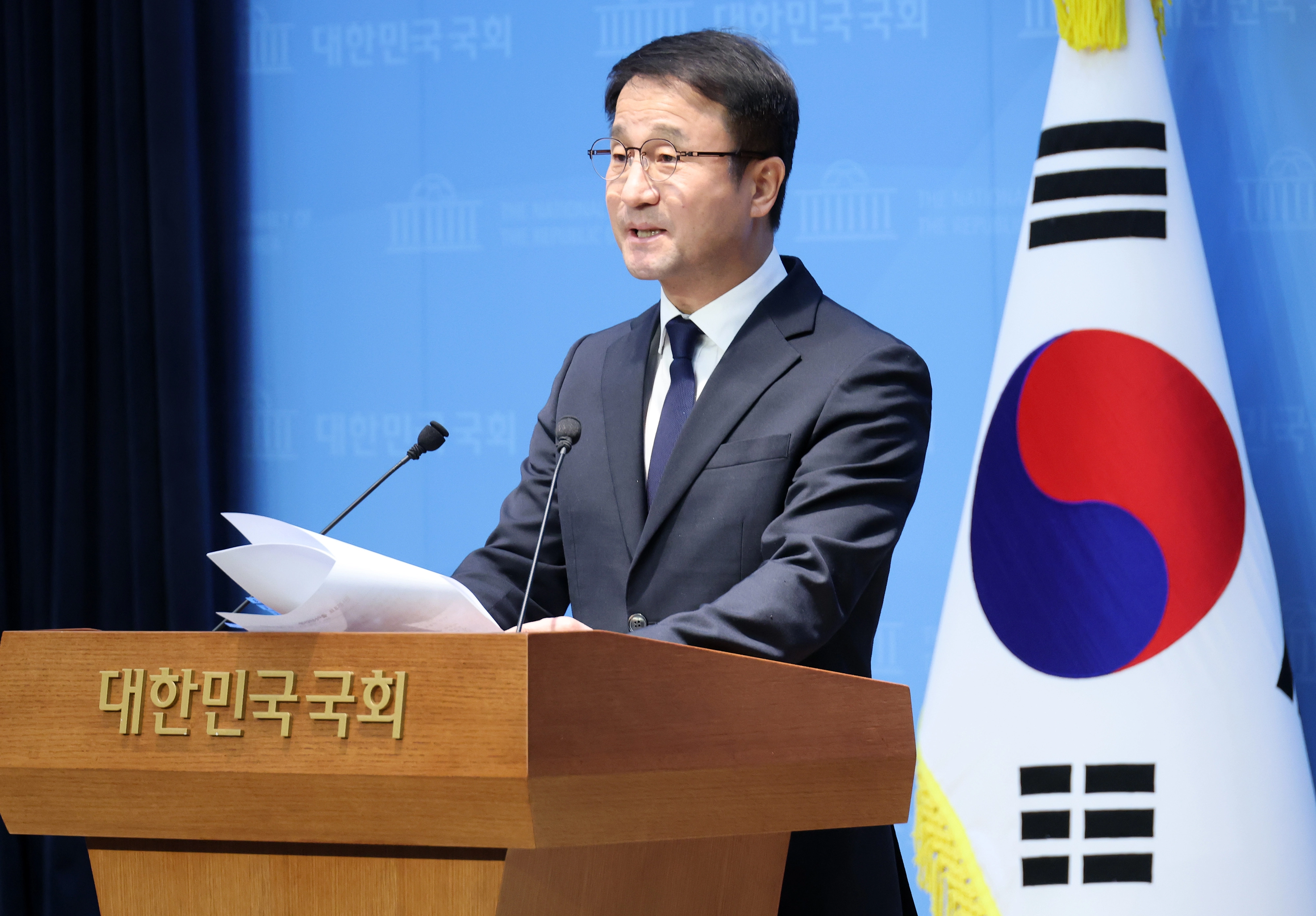 한병도 더불어민주당 의원이 지난 4일 국회에서 원내대표 보궐선거 출마 기자회견을 하고 있다. 2026.1.4 연합뉴스